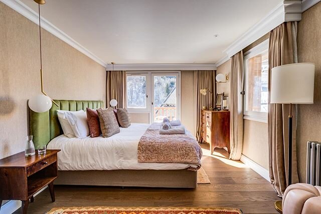 Where we wish we were waking up this morning...another beautiful shot of The Lightbowne.
.
.
.
.
#meribel #bedroomdecor #bedroom #luxurychalet #skichalet #luxurytravel #skiing #interiordesign #travelinspiration