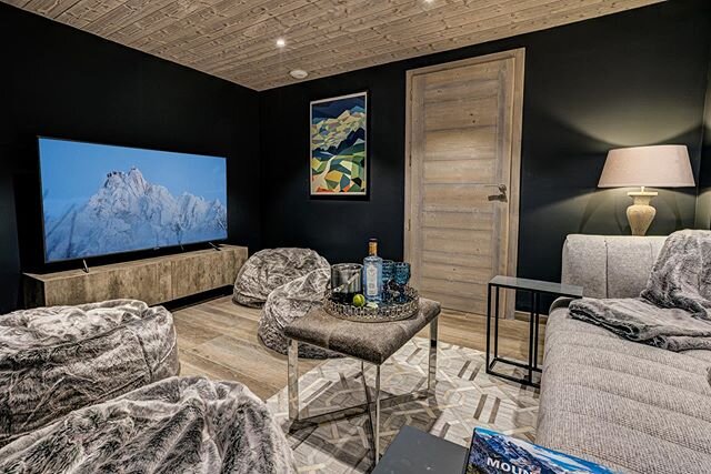 Mondays call for movie night! Take advantage of your very own cinema room at Chalet d&rsquo;Espoir.
.
.
.
.
#luxurychalet #luxuryhome #decor #interiors #tgski #movienight #morzine #meribel #chaletdesign #skiiing