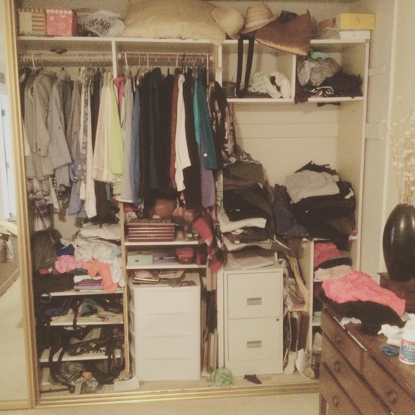 BEDROOM CLOSET : BEFORE
