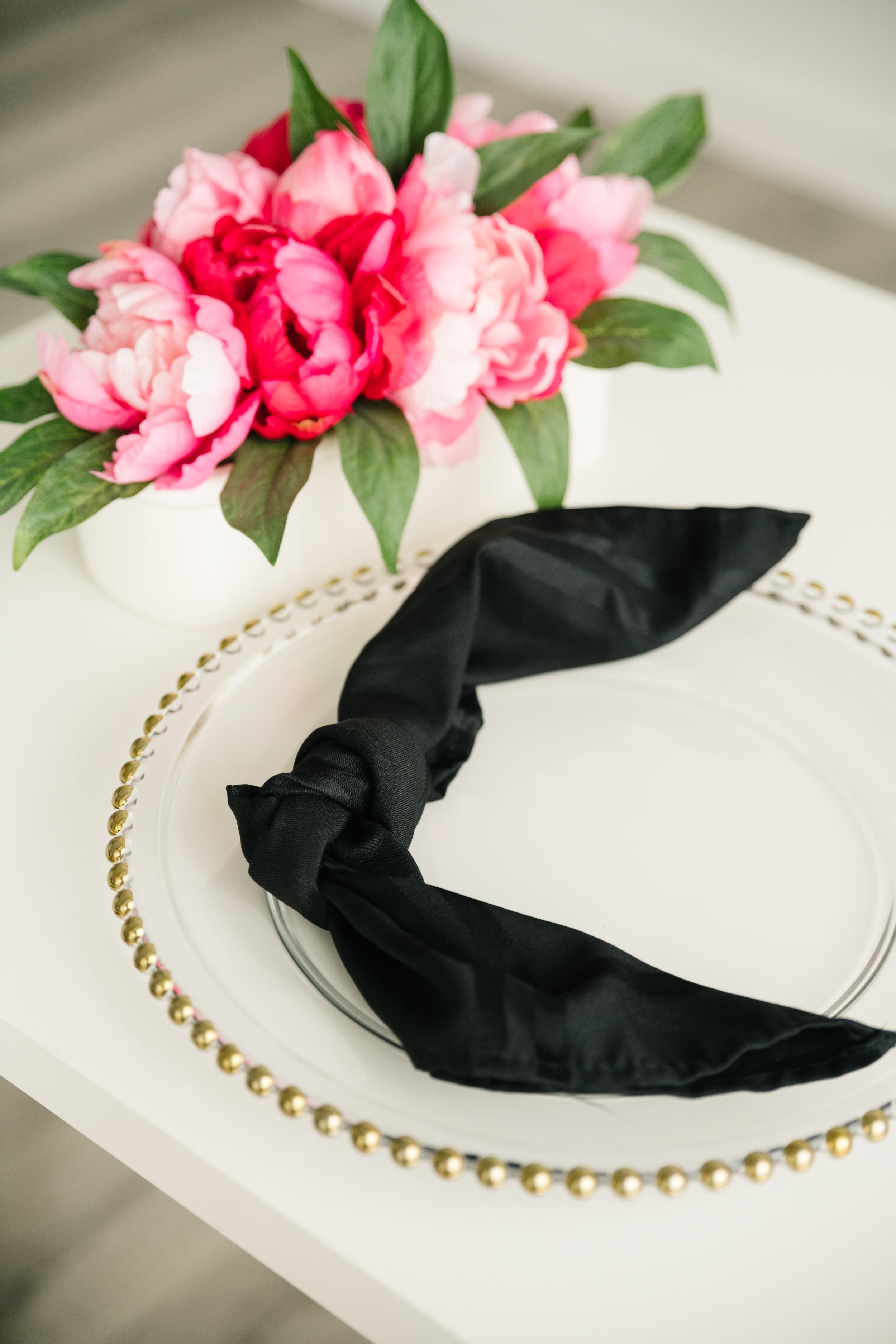 Pink and black wedding tablesetting.jpg