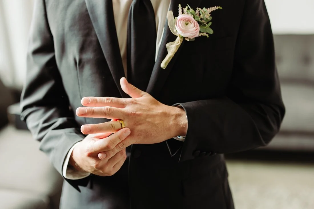 atrium-at-blu-haven-souix-falls-wedding_0012.jpg