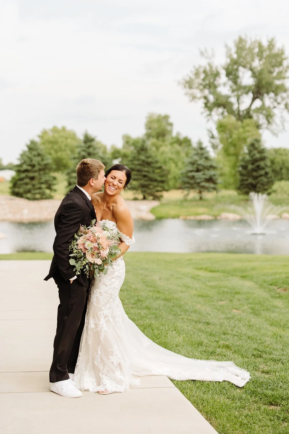 atrium-at-blu-haven-souix-falls-wedding_0016.jpg