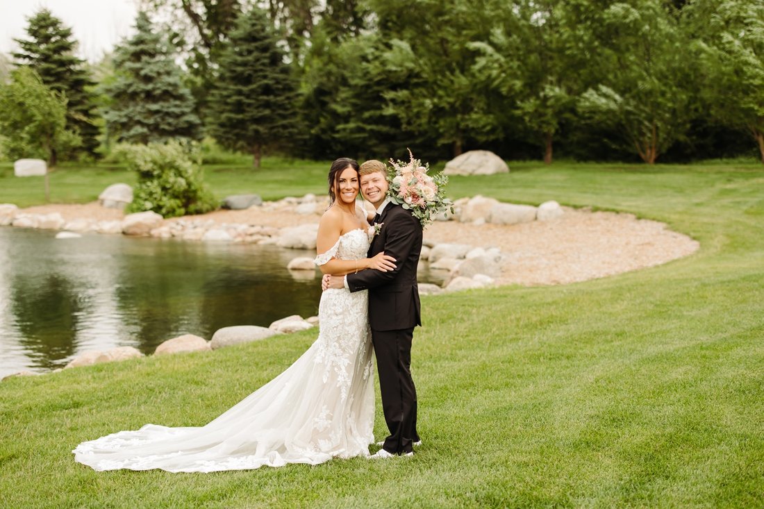 atrium-at-blu-haven-souix-falls-wedding_0017.jpg