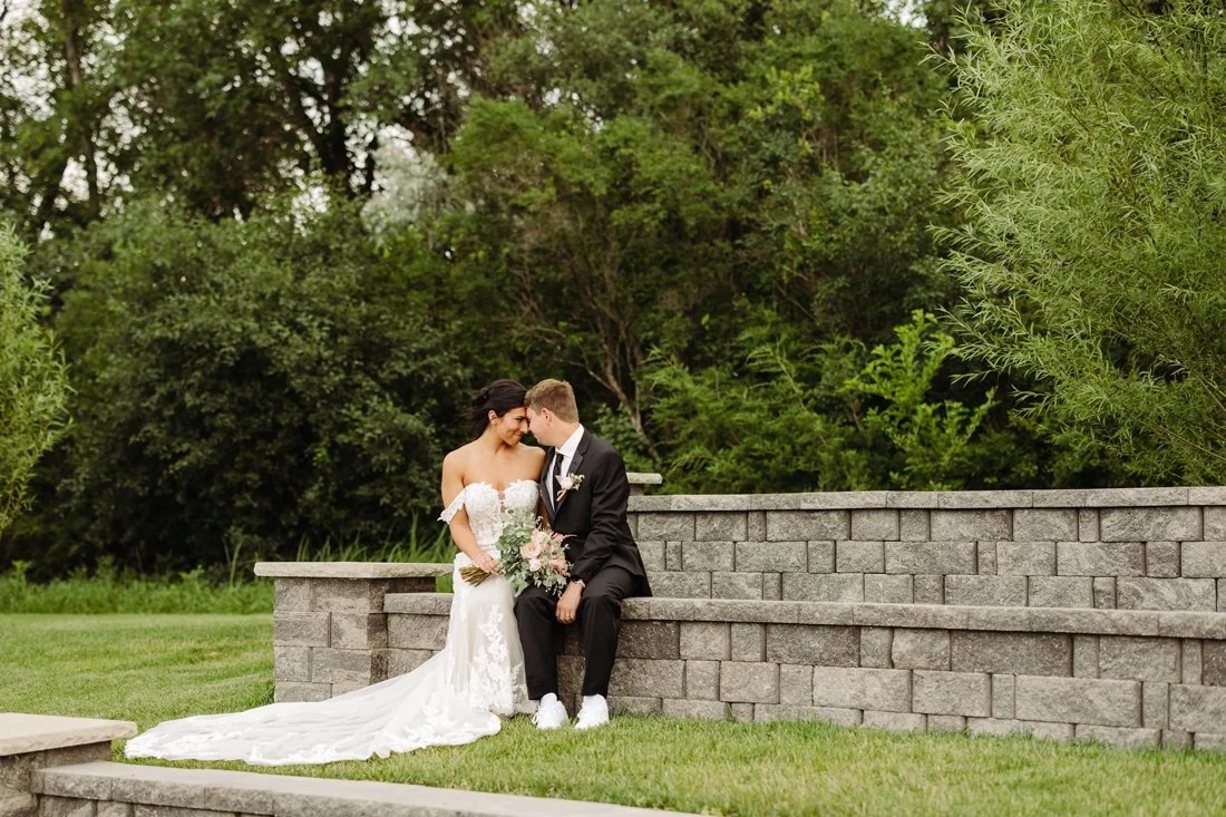 atrium-at-blu-haven-souix-falls-wedding_0018.jpg