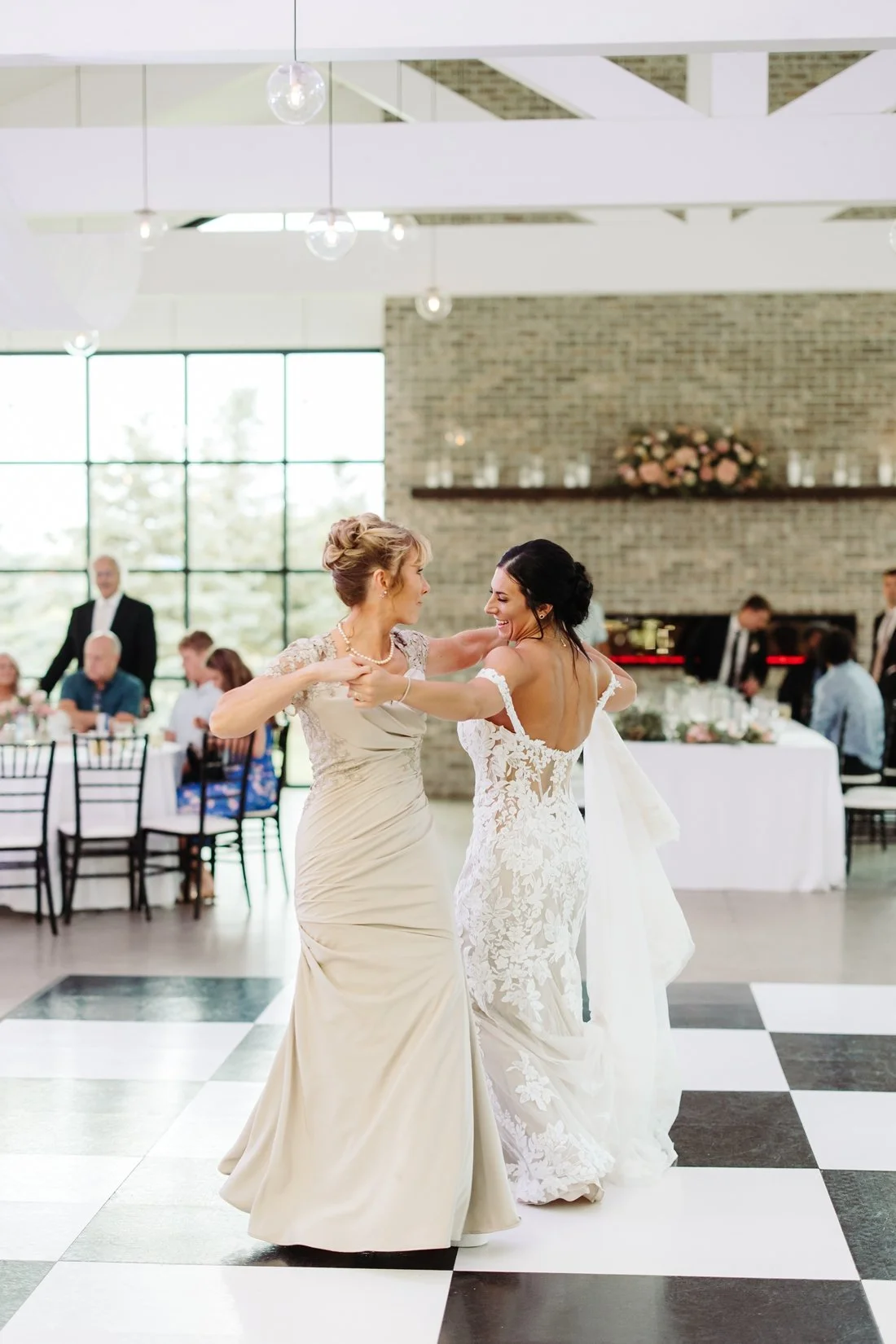 atrium-at-blu-haven-souix-falls-wedding_0043.jpg
