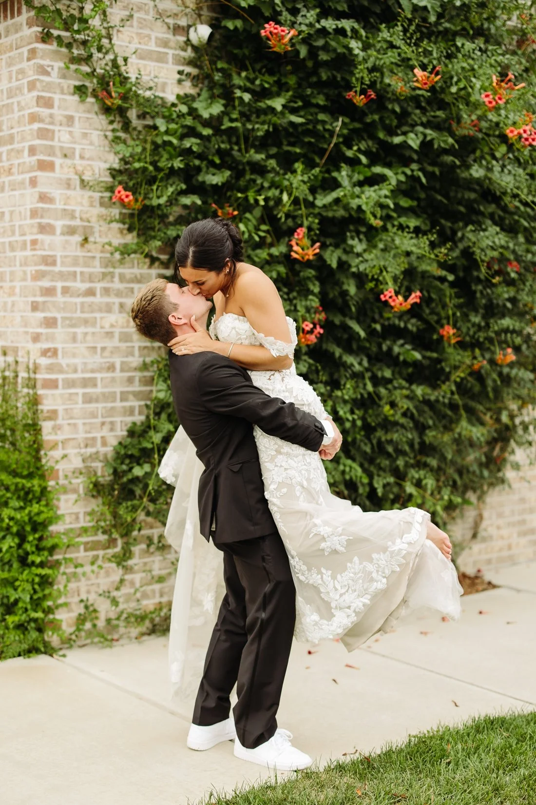 atrium-at-blu-haven-souix-falls-wedding_0051.jpg