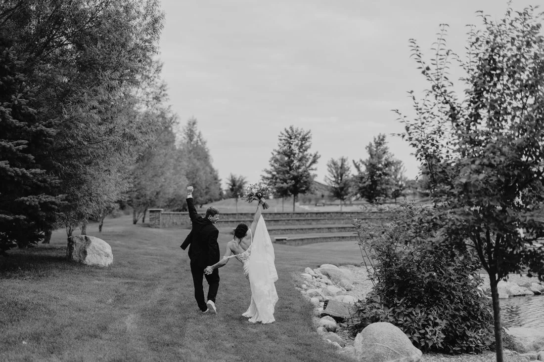 atrium-at-blu-haven-souix-falls-wedding_0053.jpg
