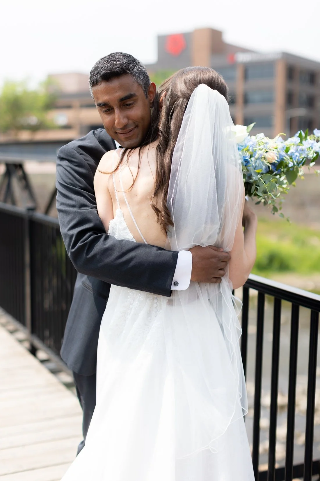 souix-falls-Hilton-Garden-Inn-Downtown-Wedding_0002.jpg