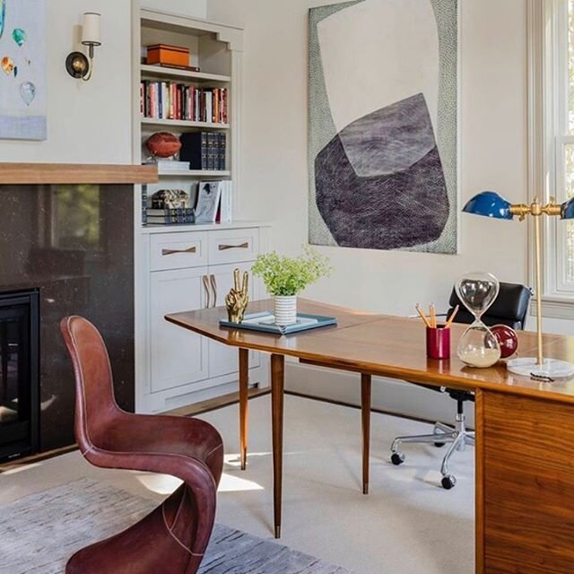 Home offices are getting quite a bit of play these days. While the furniture is lovely and the room looks inviting, my favorite part of this shot is the gold ✌🏻 We&rsquo;re talking about accessories on the blog this week and how something as simple 