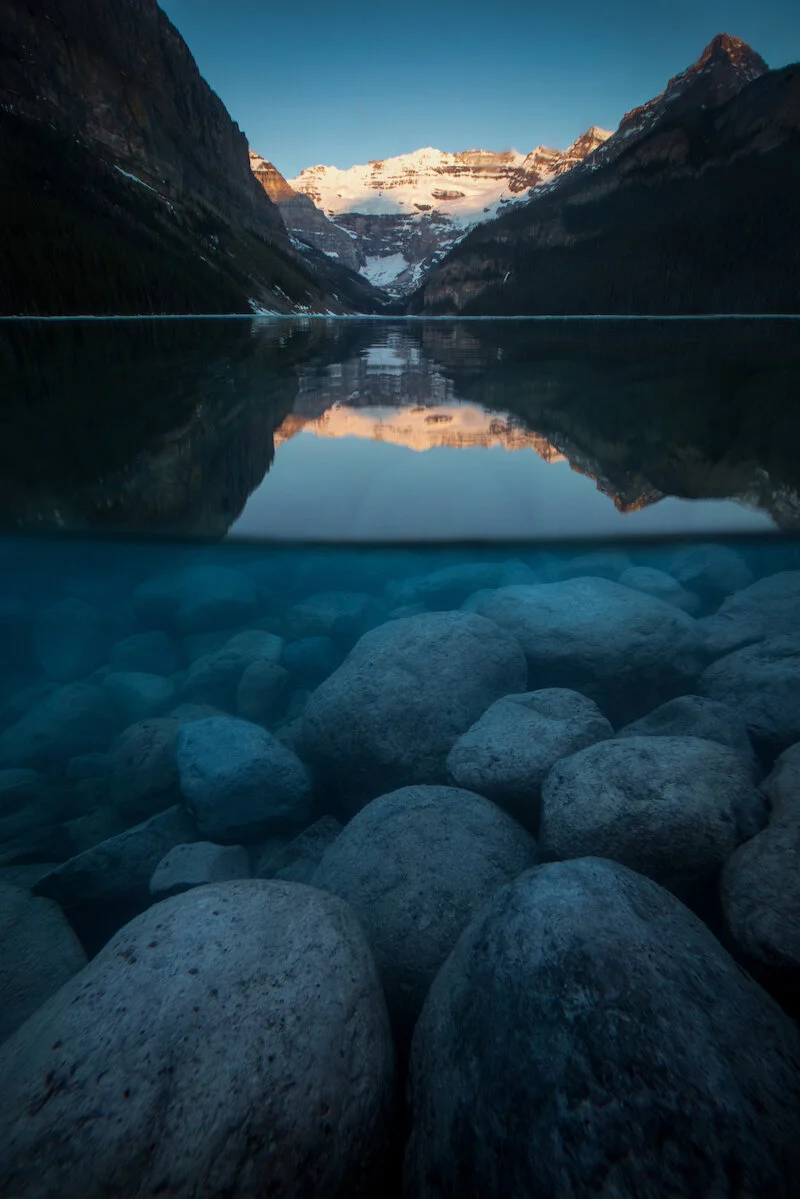 Photographie encadrée du Lake Louise Morning Mist par Paul Zizka