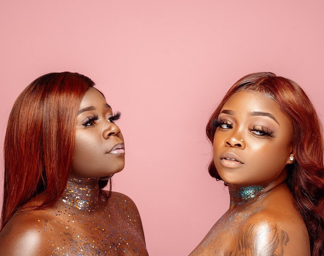 🚨 🗣🗣WEBSITE is live and filled with 6 new types of glitter. Our cosmetic glitter can be used on your eyes, nails, or your lips 🤎. Here at the CMC we have it all &amp;&rsquo; we can&rsquo;t wait to see your looks. Click link in bio &amp;&amp; shop