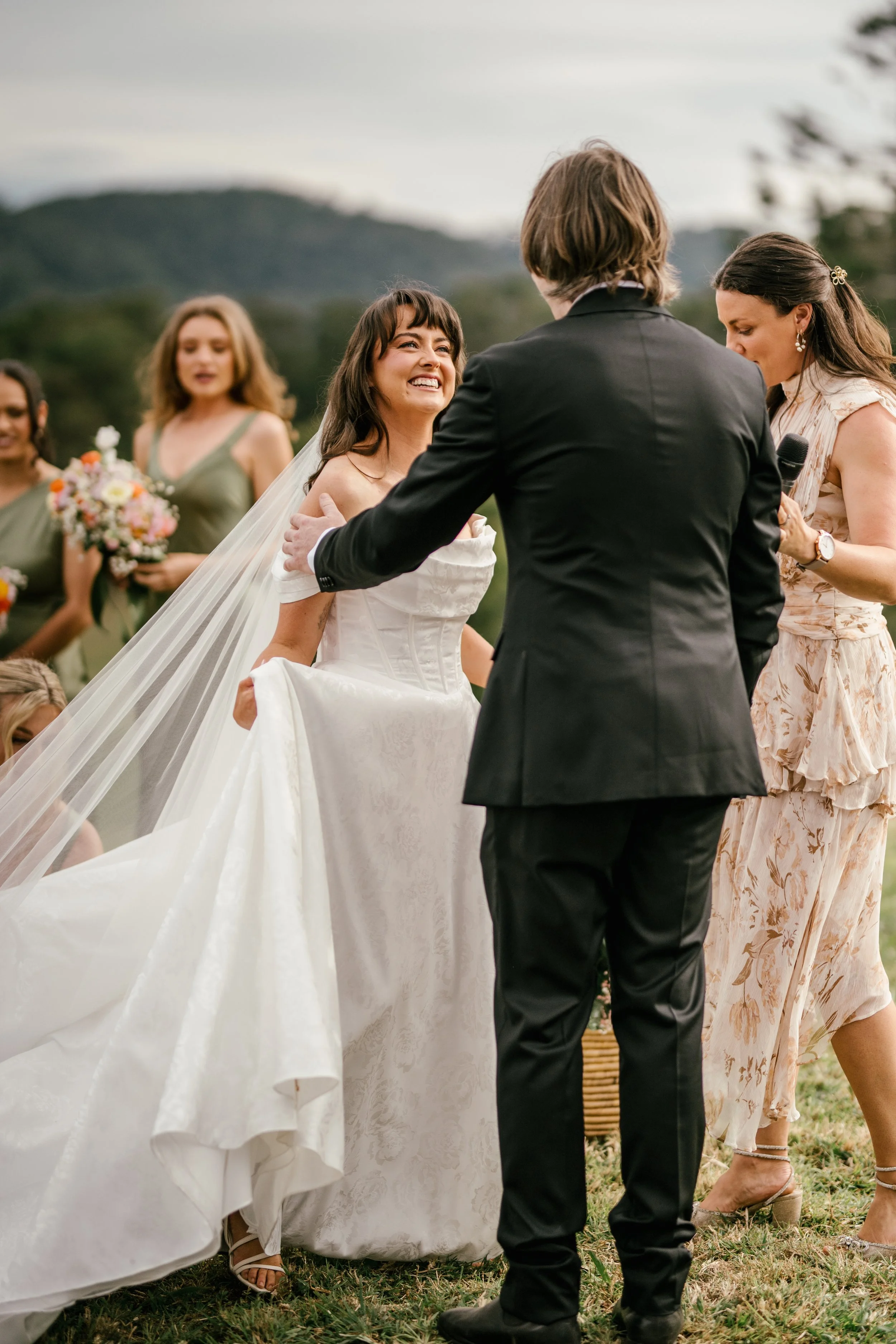 Farm-wedding-smling-bride