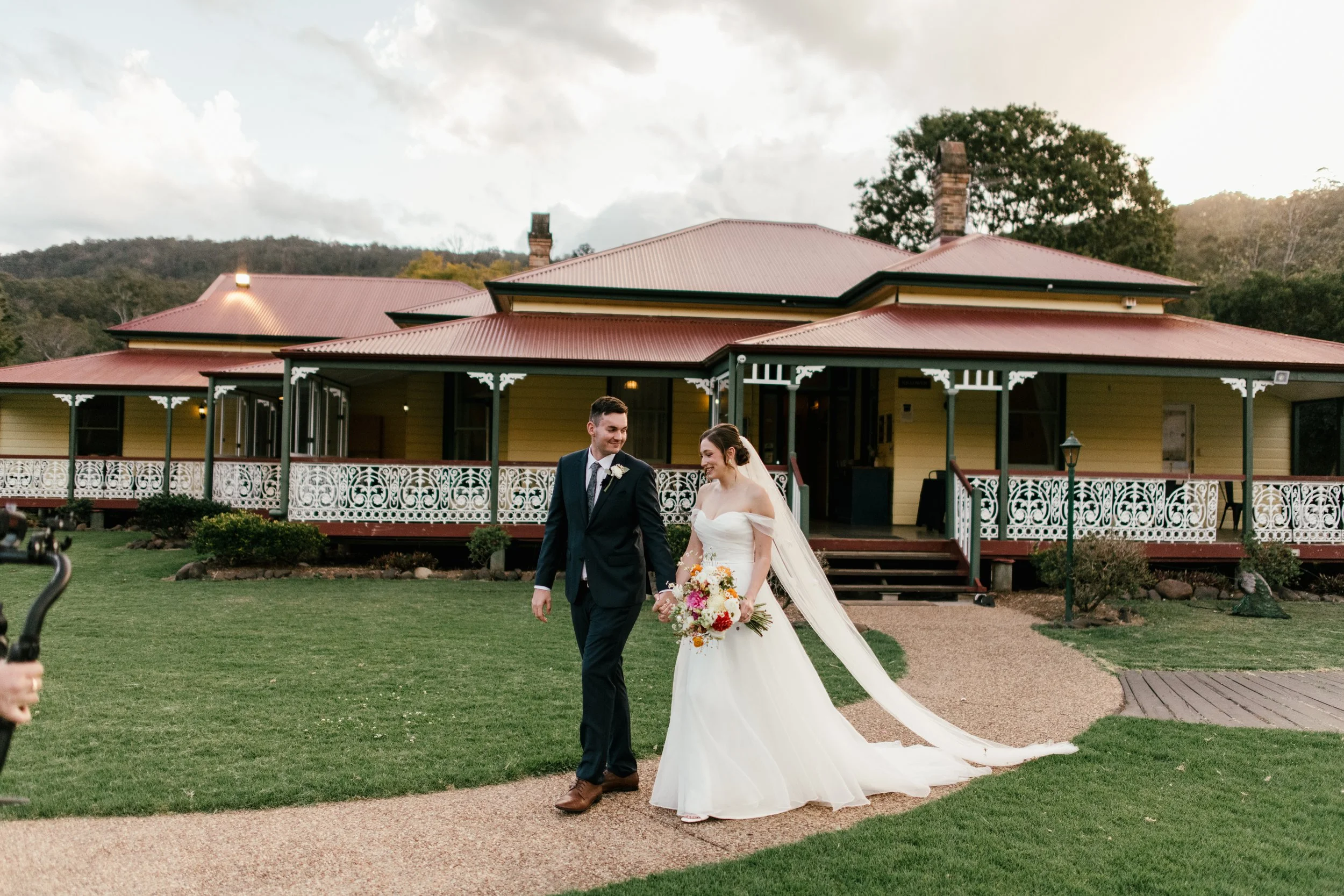 rachael-jayden-canungra-valley-vineyards-wedding (5).jpg
