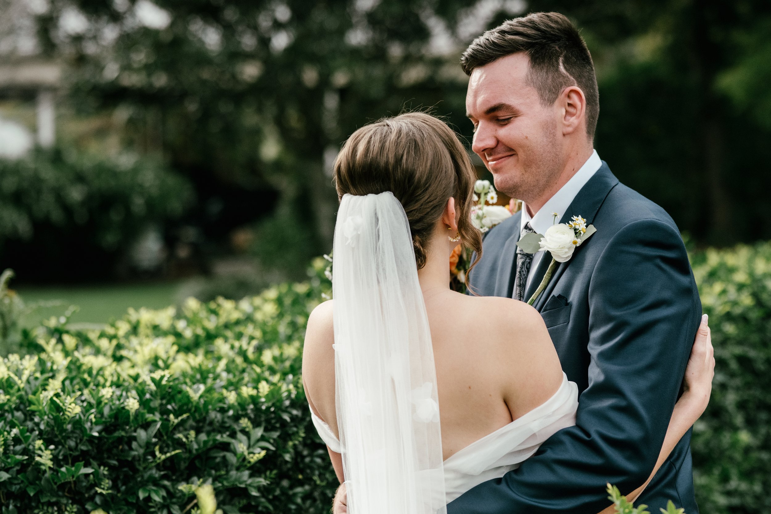 rachael-jayden-canungra-valley-vineyards-wedding (8).jpg