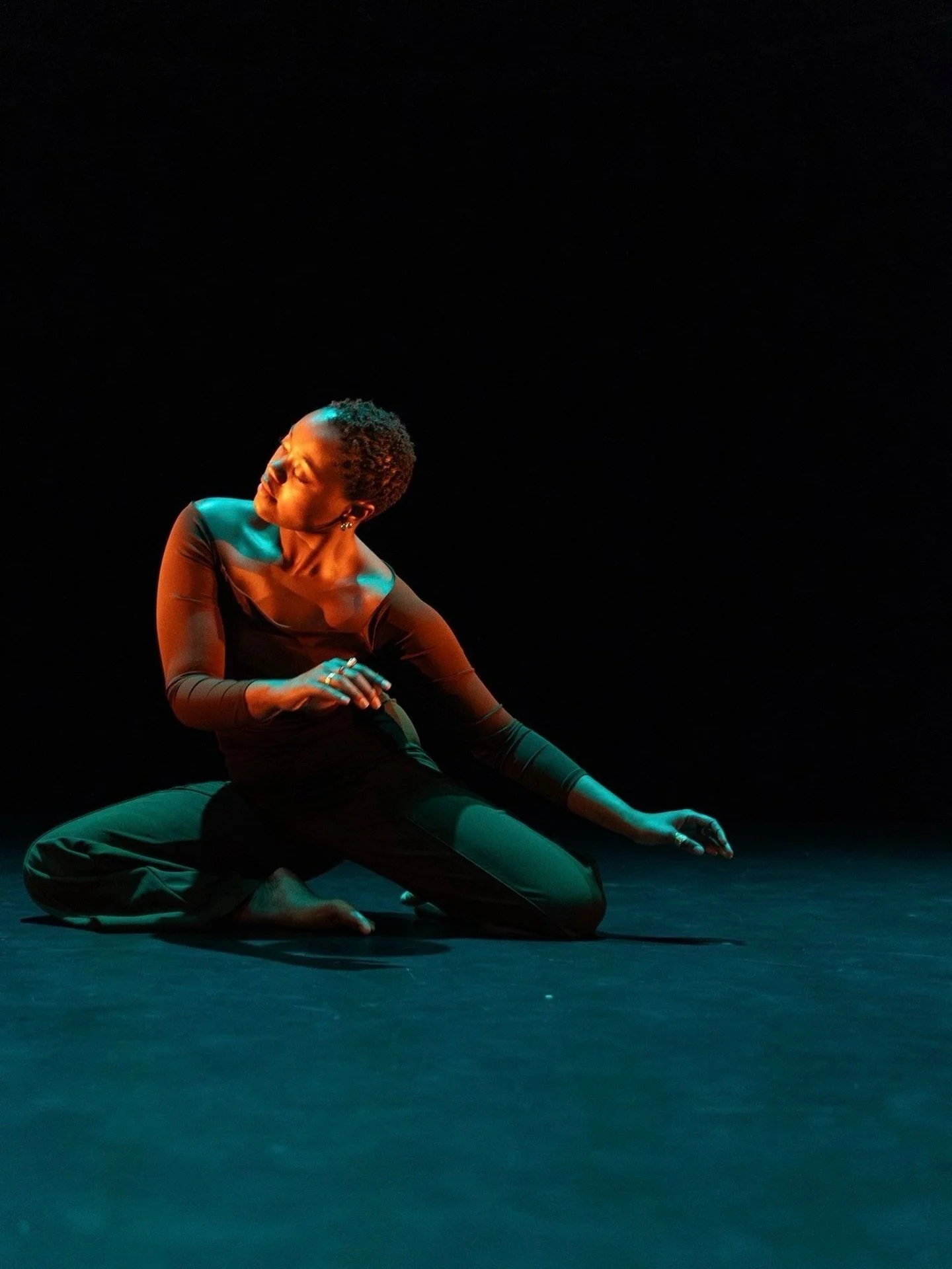 SUB ALERT ‼️ 

Our friend Shekinah is unable to teach at the Winter Intensive due to head injury- please send her healing energy ❤️&zwj;🩹 

Teaching improvisation in her place is the fabulous Chloe Arterberry @cberryeliz, who recently graduated from