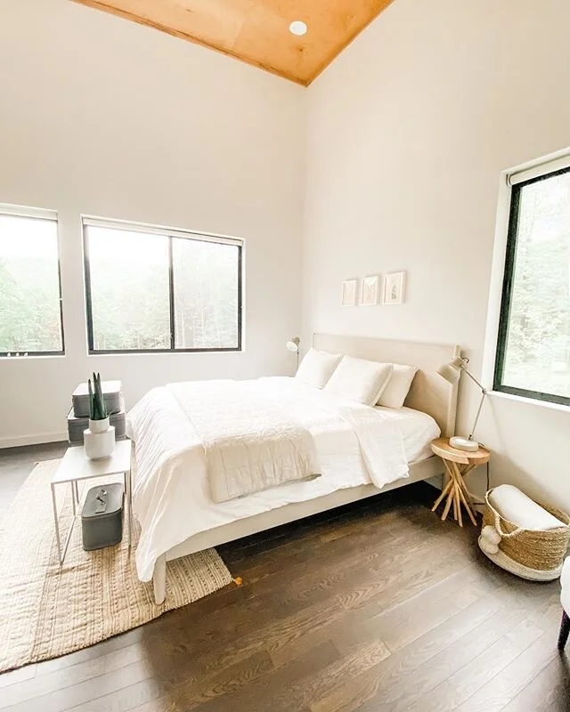 Two of my favorite rooms @idealmountain 😍 -aren&rsquo;t they perfect? #redcottagecozy #redcottageclean #apluscleaners #apluscleanersny #catskillhouses #upstatenycleaners #cleancleancleancleanclean #redcottageweekend  #redcottageinc #catskillmountain