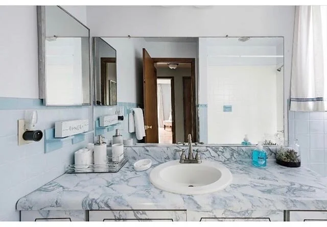 Who else&rsquo;s favorite color is blue?! 🙋🏻&zwj;♀️🙋🏻&zwj;♀️#Airbnb 
#apluscleaners #apluscleanersny #catskillhouses #upstatenycleaners #cleancleancleancleanclean #catskillmountains #woodstockny #cabinvibes #stayandwander #hudsonvalley #ulstercou
