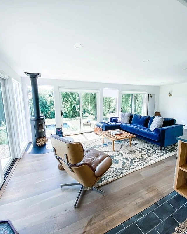 The perfect little living room! 🌿✨ #apluscleaners #apluscleanersny #catskillhouses #upstatenycleaners #cleancleancleancleanclean #catskillmountains #woodstockny #cabinvibes #stayandwander #hudsonvalley #ulstercounty #greencounty #upstatevacationrent