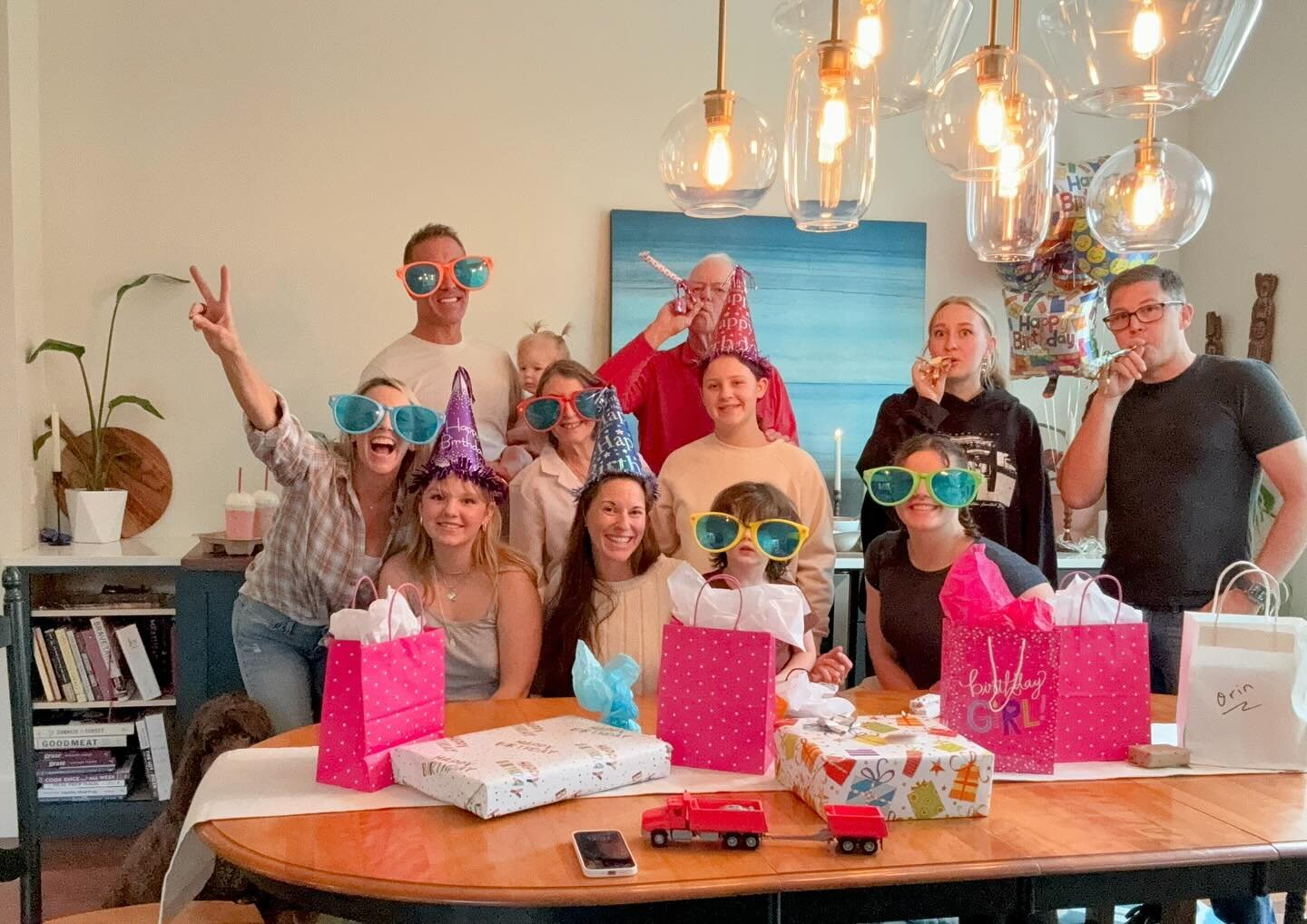 Alli is home from college for spring break with her roomie, Anna from Montana&hellip;so we gathered the extended fam to celebrate Feb + March birthdays- Alli 19, Emily 15, and Doris&hellip;the big 4-0! Such a fun afternoon together! 🎉🎂🥳🎊🎁