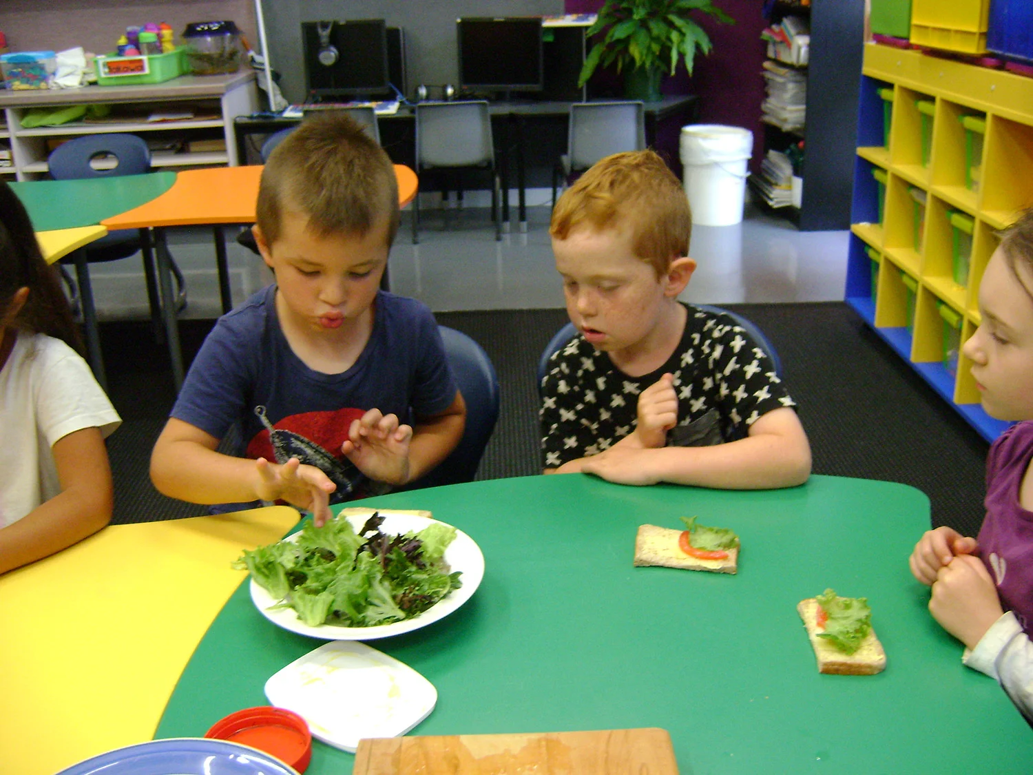 te-pahu-school-cooking-salad.jpg