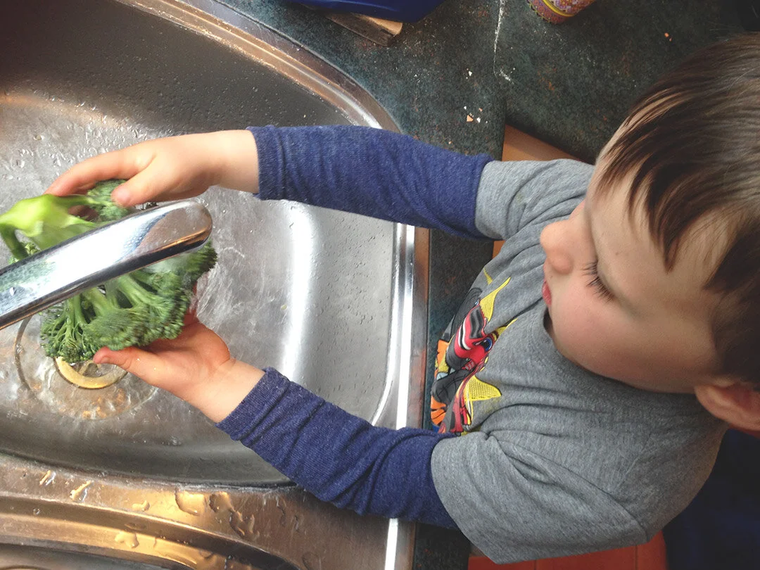Child-washing-broccoli.jpg