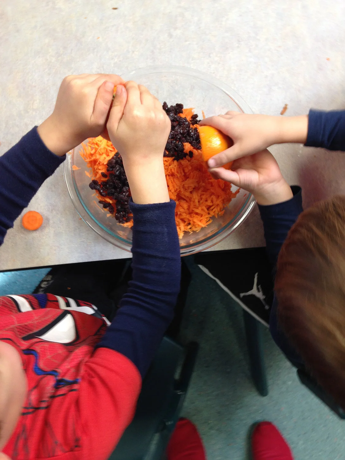 kids-making-carrot-salad.jpg
