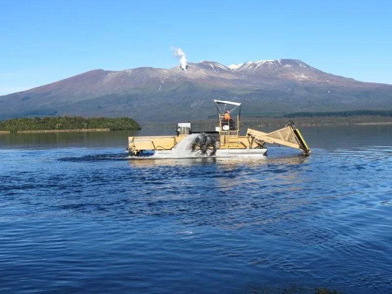 2015-06-08 005 Weed harvester.jpg