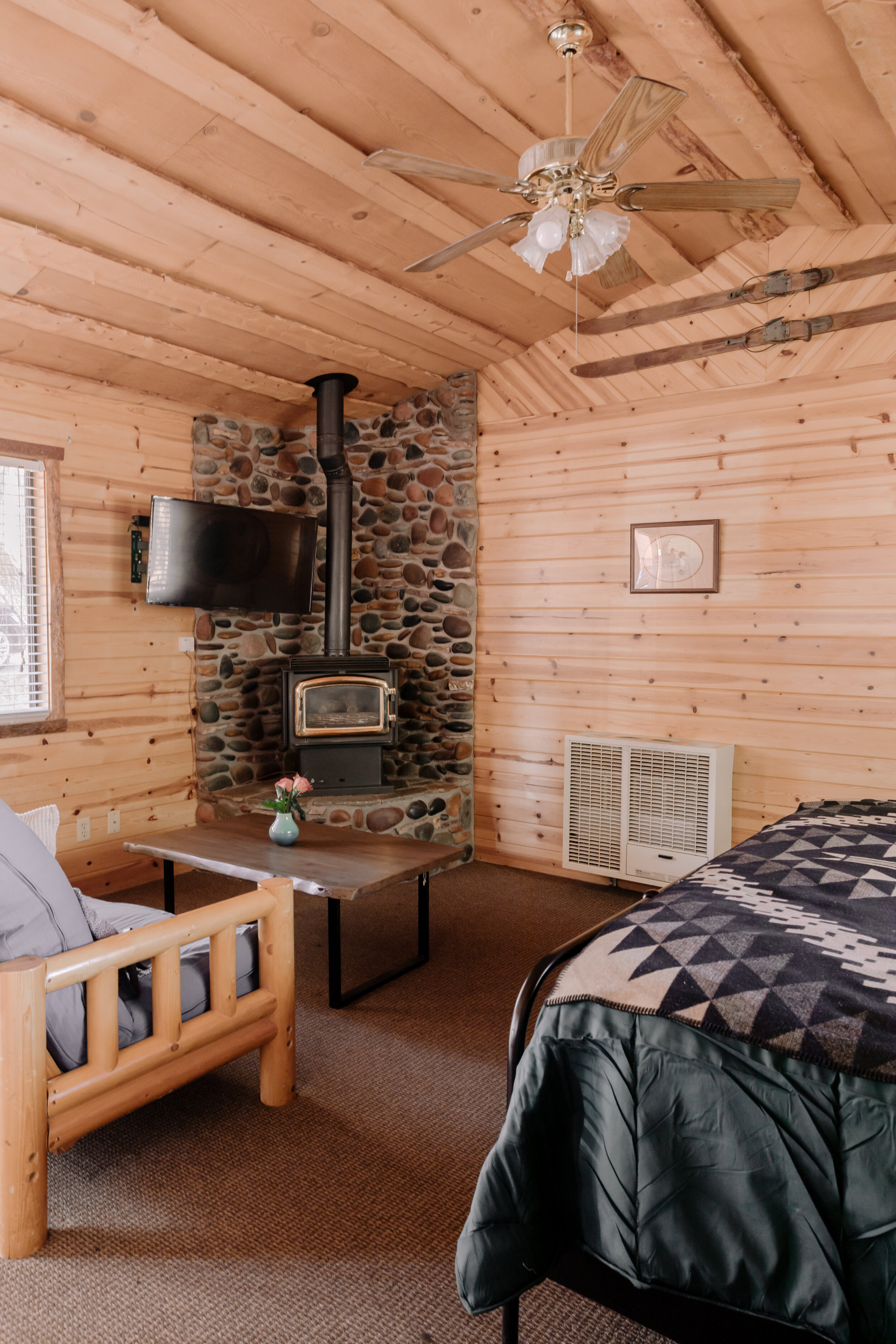 Oak Knoll Lodge_Cabin 10-5.jpg