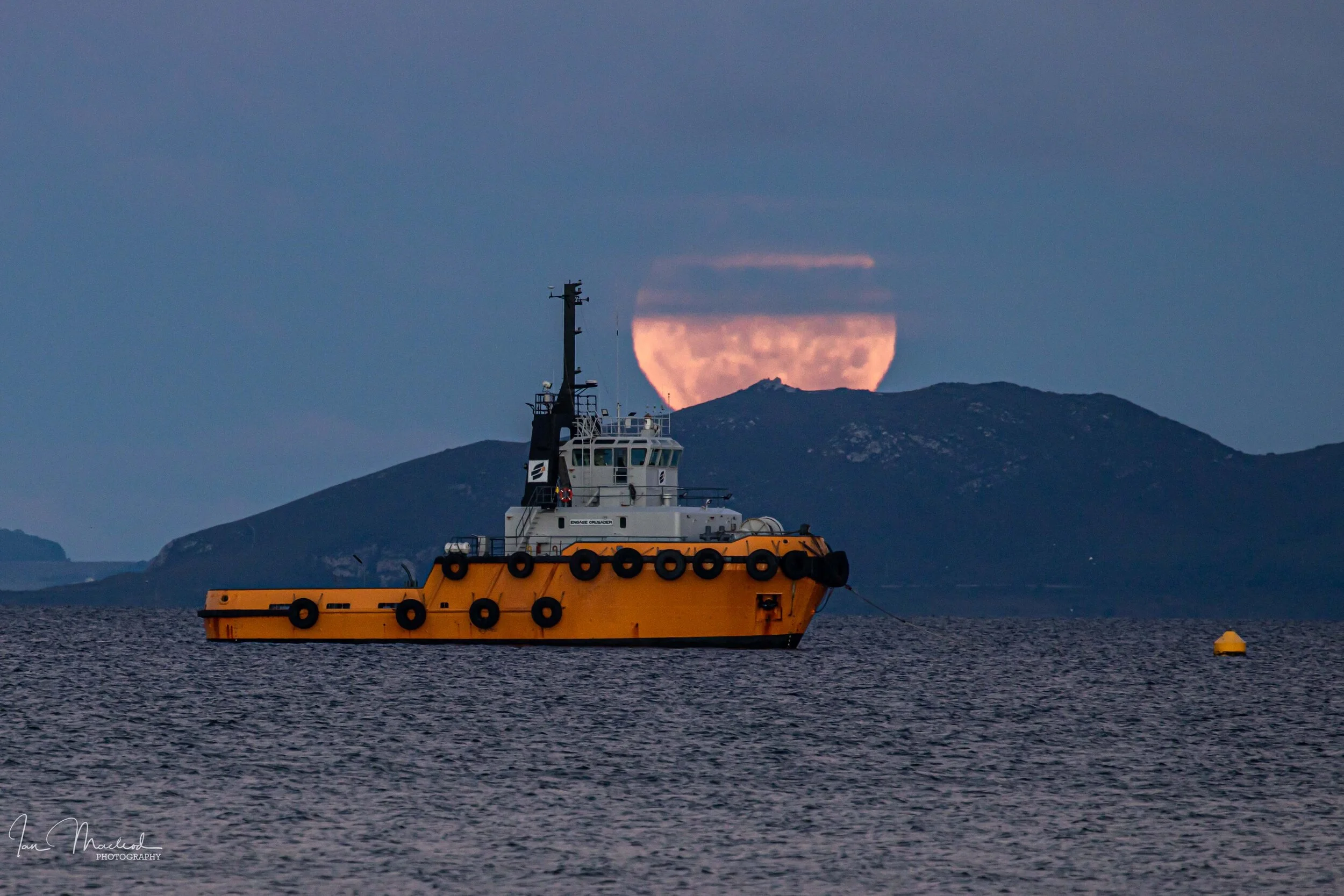 A Ship Moon-3215.jpg
