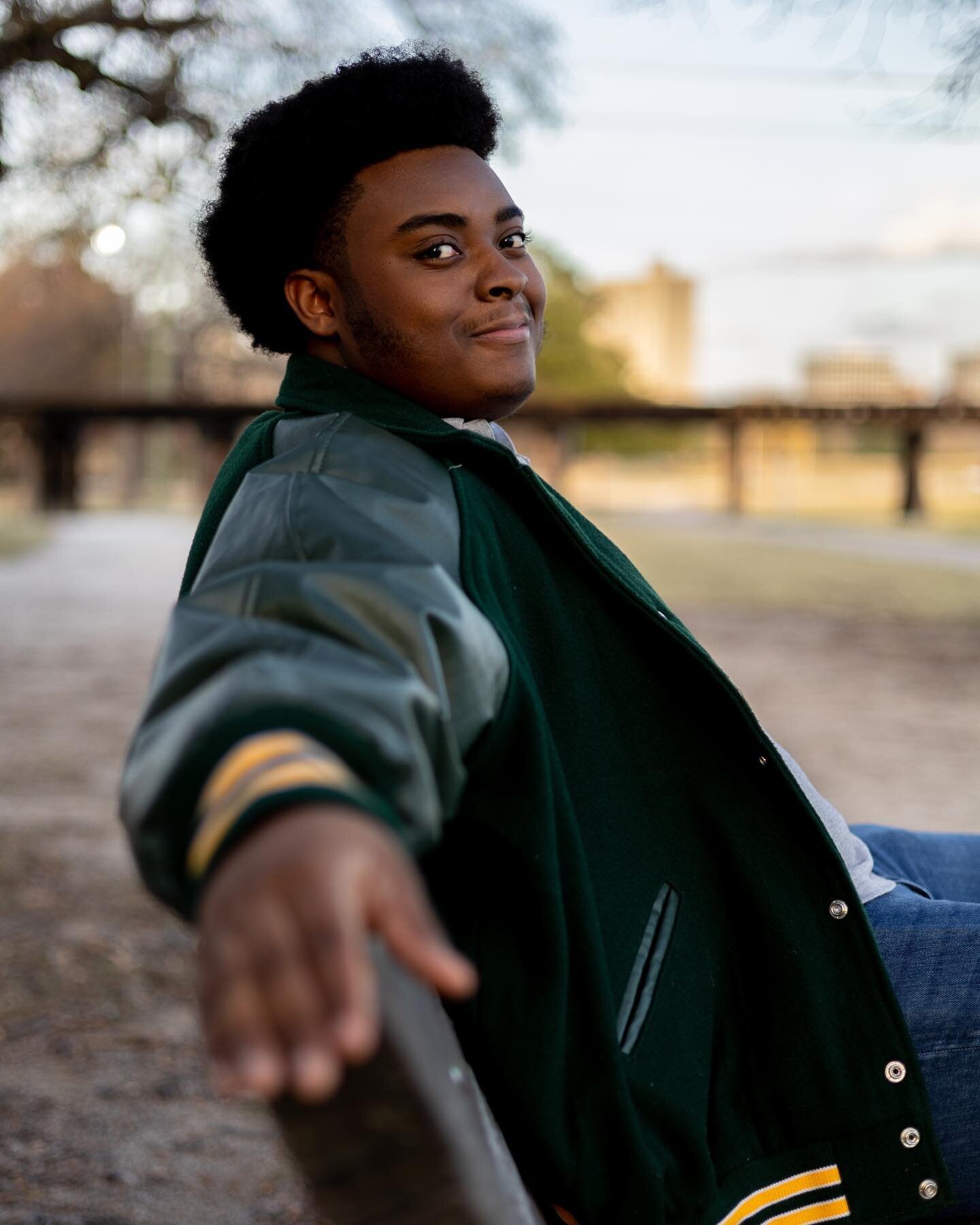 They grow up so fast | K

#seniorpictures #highschool #portrait #westernhills
