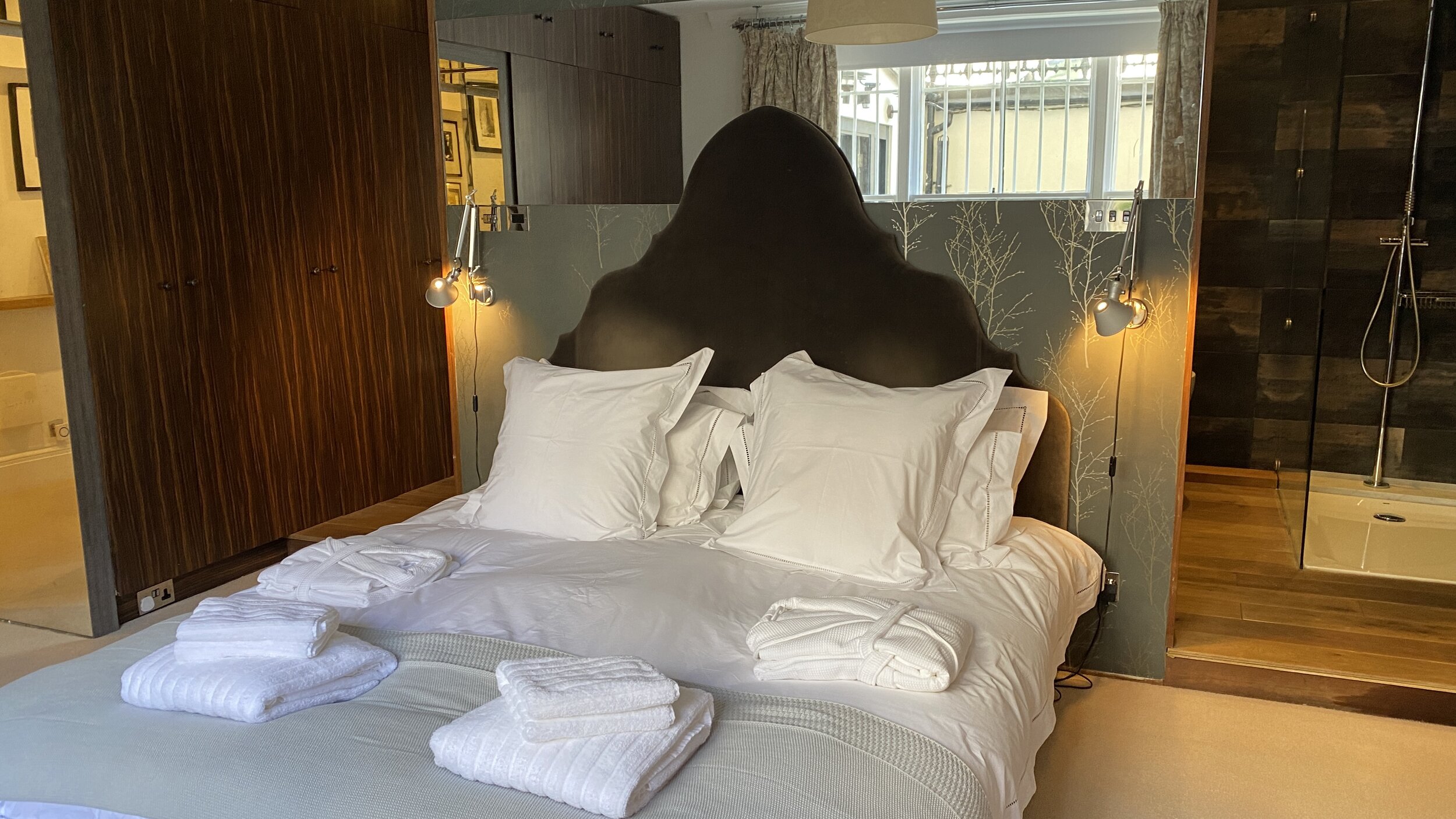 19A-Mbedroom.3.JPG