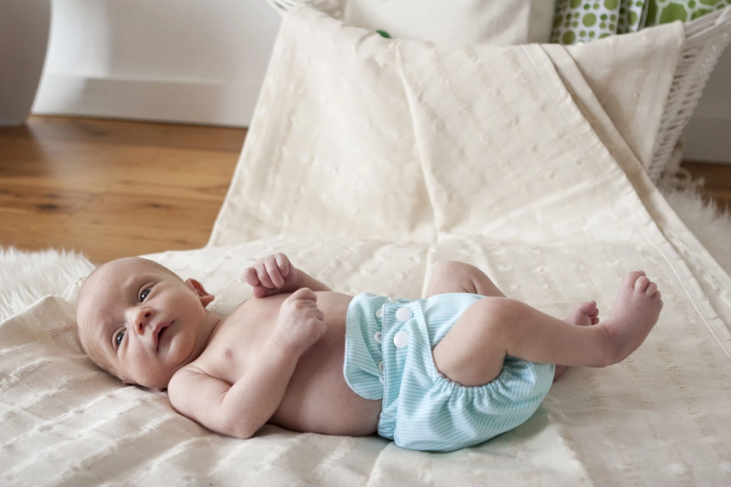 bambooty_newborn_easy_dry_nappy_lifestyle_shot_-_12_4_1_1[1].jpg