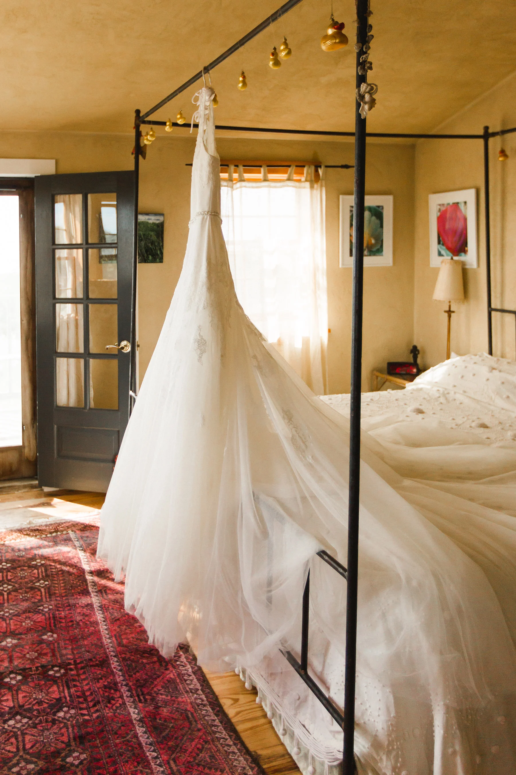 08-gay-head-lightouhouse-marthas-vineyard-same-sex-wedding.jpg