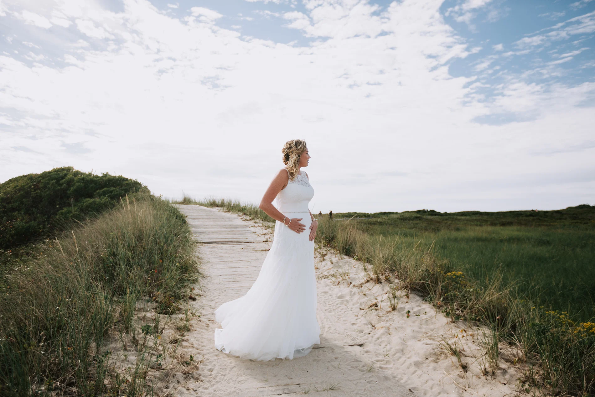 12-gay-head-lightouhouse-marthas-vineyard-same-sex-wedding.jpg