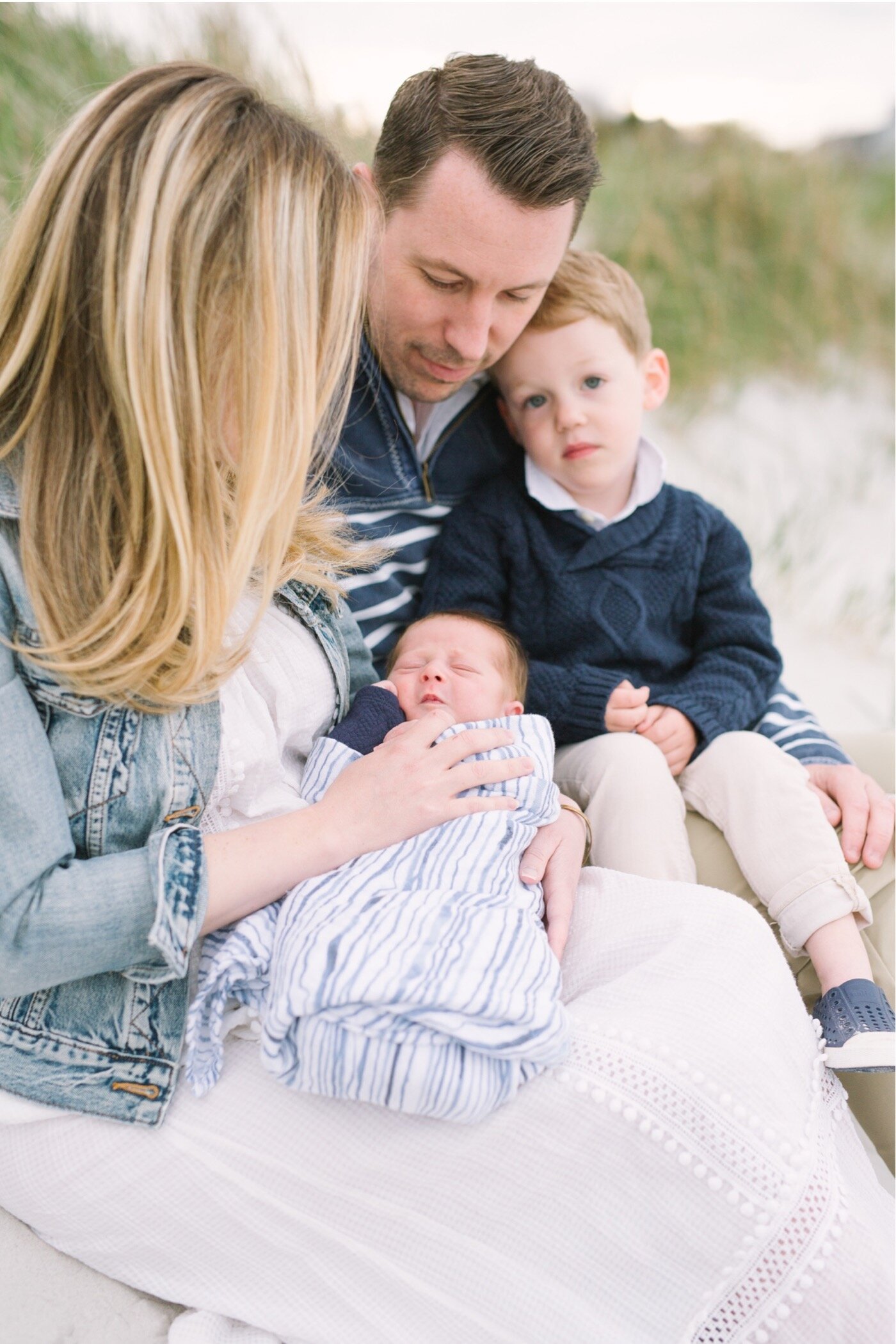 4_harbor_newborn_shore_beach_family_photography_session_good_gloucester_baby_photos_infant_photographer_north.jpg