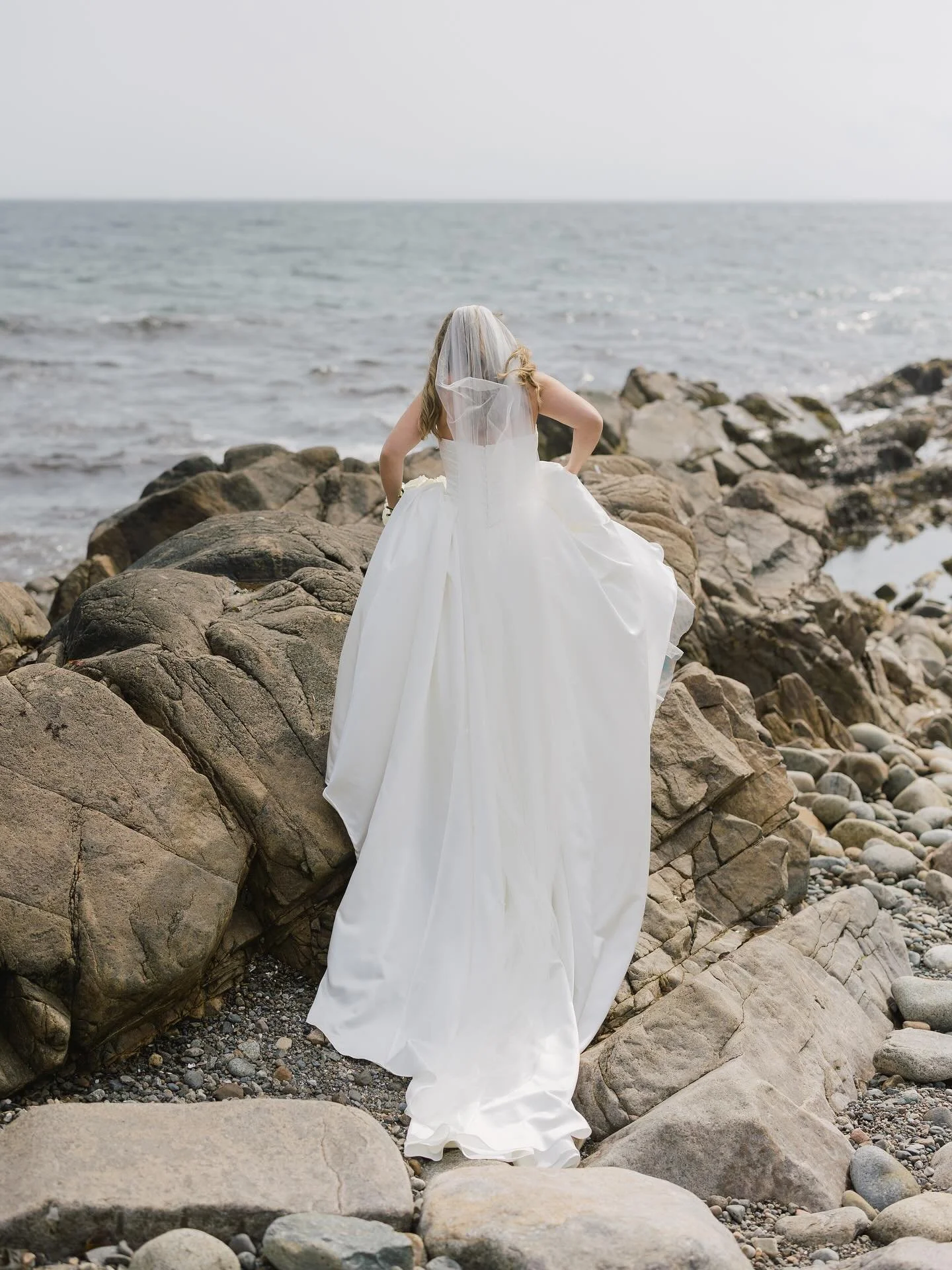 Shelby &amp; Nick were married at Popplehouse, a private home in Rockport set right against Pebble Beach. A wedding that felt classic Rockport without being predictable. Butter yellow carried through the day, from the bridesmaids&rsquo; dresses to th