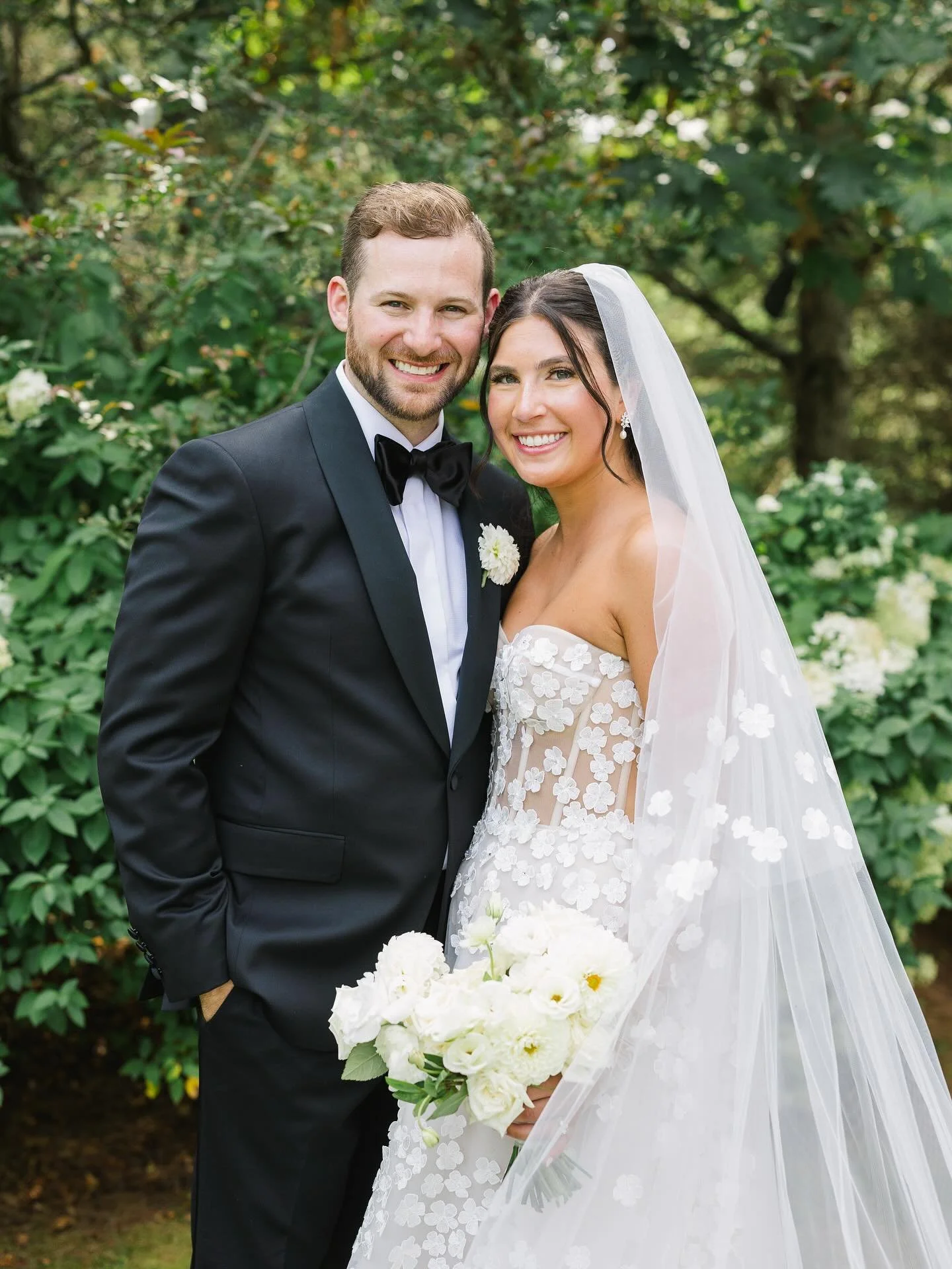 Julia &amp; Brodie were married at Topnotch Resort in Stowe.
They signed their ketubah with family close by, then stood under a chuppah lush with white flowers and greenery, mountains as their backdrop and horses grazing quietly in the field. Julia w