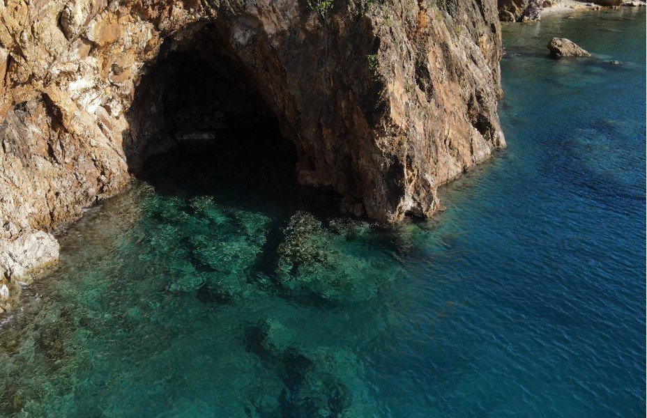 the-caves-entrance-norman-island.jpg