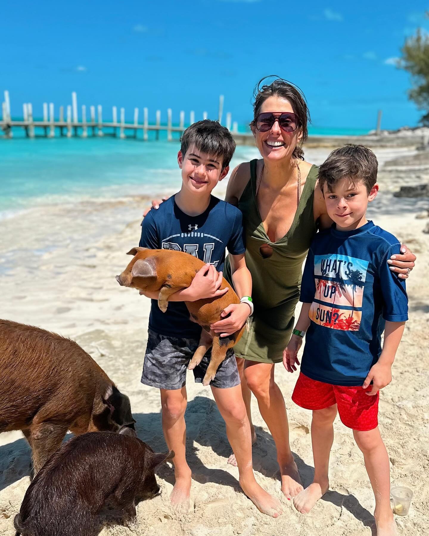 When pigs fly&hellip;or swim! Spent the day island hopping with my cuties and landed on these adorable pigs. The swimming pigs of Rose island are treated like royalty and living their best life 🐷👑 😎 🏝️ 

#roseisland #swimmingpigs #bahamas #lovemy