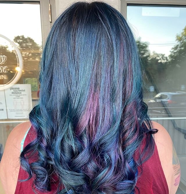 Mermaid hair? ABSOLUTELY. 🧜&zwj;♀️✨🌊⠀
⠀
.........................⠀
Color by Savannah⠀
978-948-8188⠀
⠀
#mermaidhair #pulpriotcolor #colorfulhair #pulpriotnightfall #transformation #love #hairobsessed #want #longhair #gorgeoushair #rowleysalon #prett