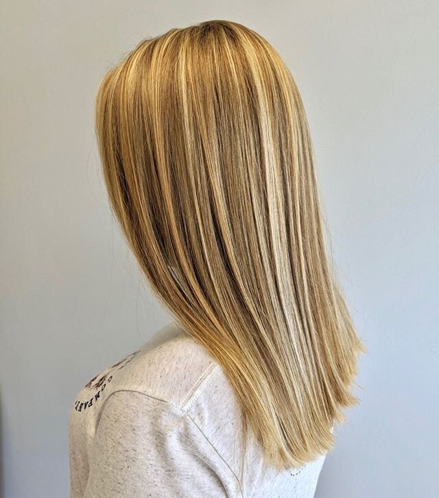 Natural &amp; beautiful 🌞⠀
A partial foil can make all the difference. ⠀
.....................⠀
Color by Debbie ⠀
978-948-8188
