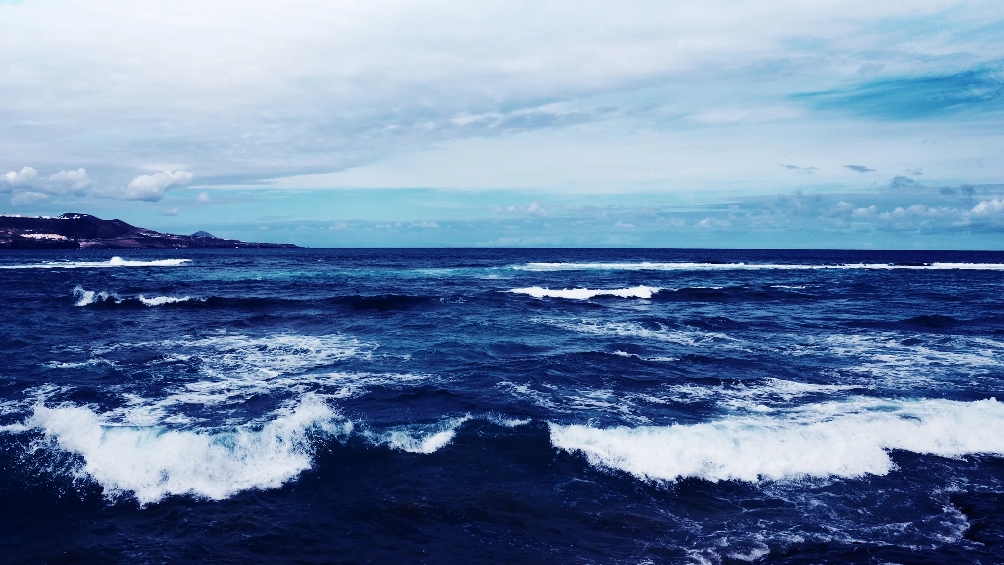 sea_horizon_surf_waves_117276_2048x1152.jpg