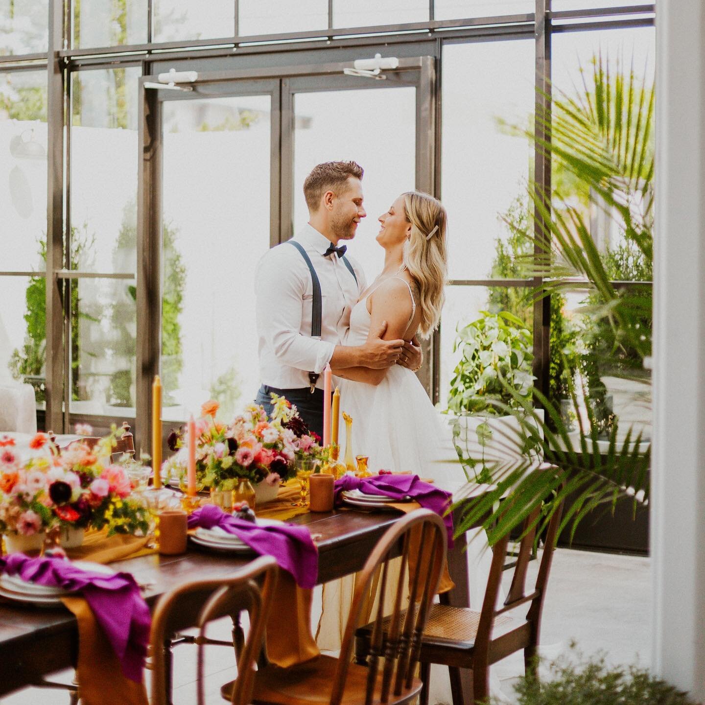 Some sunshine for this gloomy day☀️
&bull; 
&bull; 
Florals: @sunborngardens
Photography: @coppens.and.co
Styling: @sunborngardens + @coppens.and.co
Venue: @tinsmithevents
Dress: @strikebridalbar
Rentals: @velvet_rentals
Vintage glassware: Lisa the S