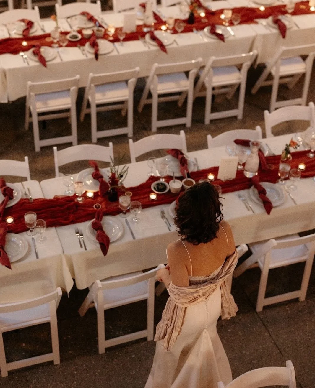 Newly engaged this holiday season?  We&rsquo;d love to show you what the Tinsmith has to offer!  Give us a shout to learn more and set up a tour of the venue! ⁠
⁠
⁠
Planner: @miriameventsco⁠
Photographer: @emileemeador⁠
Florist: @daffodilparker⁠
Cate