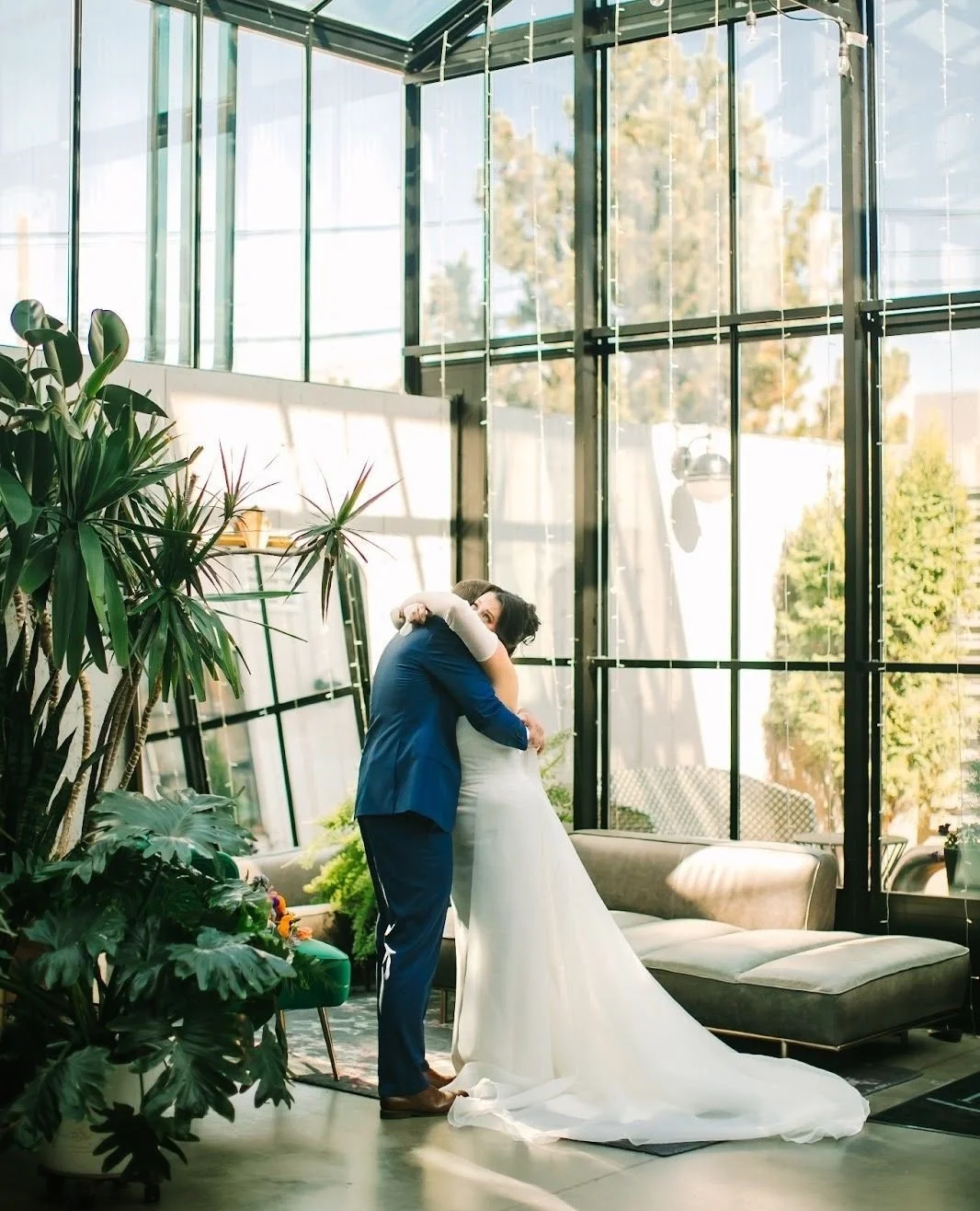 Sky high ceilings, natural light, wood floors, and all the plants your heart desires - the Tinsmith is the perfect backdrop for all of those big wedding moments, from first look, to &ldquo;I do&rdquo;, to dancing the night away.⁠
⁠
⁠
Photography: @oa