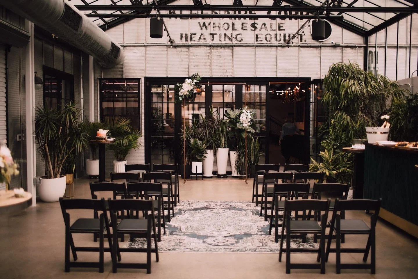 Intimate options for intimate moments.  Our boutique wedding package is the perfect option for smaller gatherings of up to 50 guests.  Reach out today to learn more! ⁠
⁠
Florist: @generationswfnp⁠
Planner/Officiant: @woodviolentevents ⁠
Photographer: