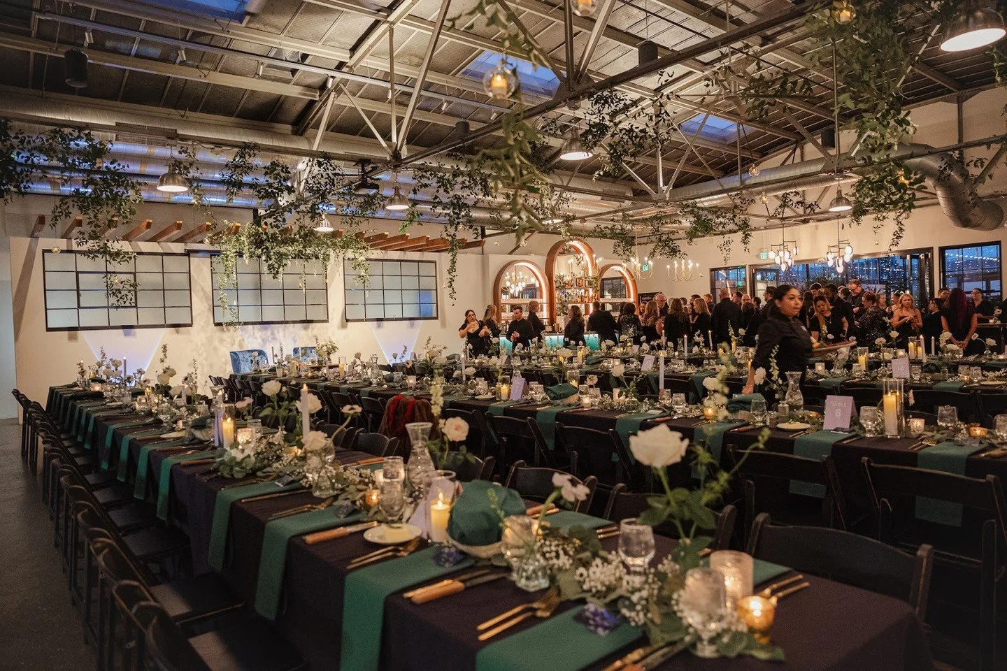There&rsquo;s nothing quite like dinner with all of your favorite people, all under one skylit roof.  The Tinsmith sets the kind of atmosphere you won&rsquo;t soon forget. ⁠
⁠
⁠
Photographer: @shatter_imagery ⁠
Rentals: @velvet_rentals ⁠
Florist: @al