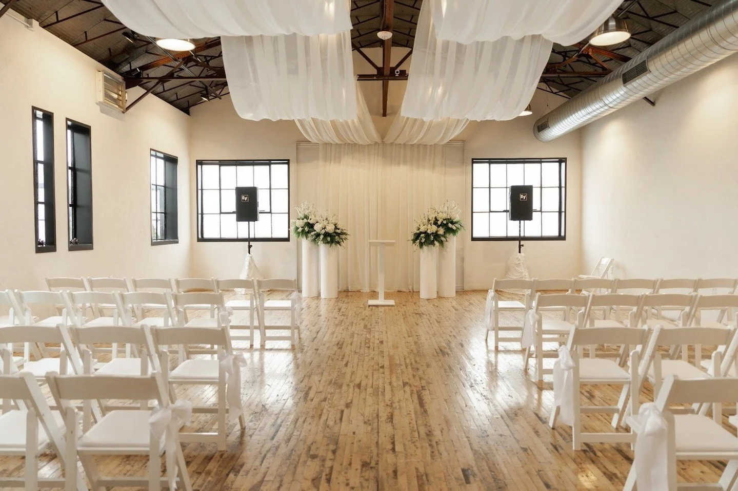 What a difference a year makes&hellip;. Take a peak at the Tinsmith through the seasons!⁠
⁠
⁠
⁠
Photo Credits (left to right):⁠
⁠
@haileymariephotographyjax ⁠
@oandbphotoco⁠
@generationswfnp ⁠
@oandbphotoco ⁠
@anyakubilusphoto⁠
@sarahrosecreative⁠
@o