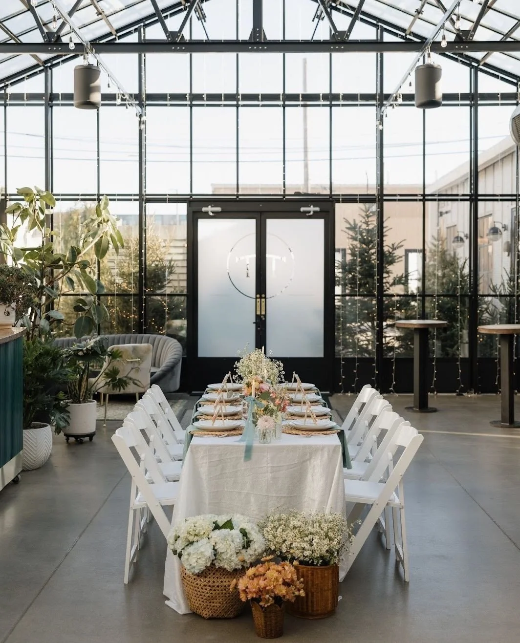 Big love, beautifully intimate. ✨⁠ Our boutique wedding experience is designed for meaningful moments, close connections, and a day that feels effortlessly to you. ⁠
⁠
⁠
Venue: @tinsmithevents ⁠
Photographer: @valerie.halling⁠
Florals: @melodyrosedes