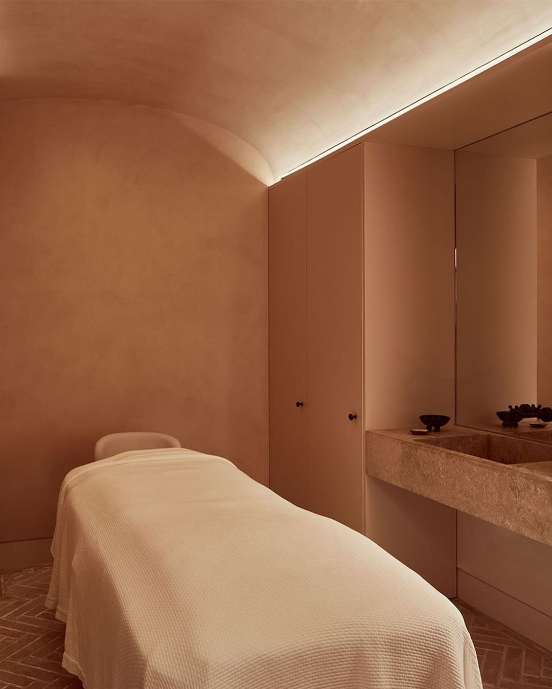 Omorovicza Unveils New London Institute
